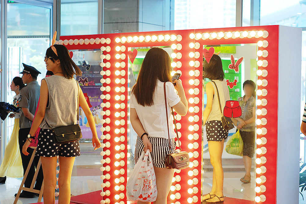 说明: 共用:F作品:14_天书:04_DIVA饰品:网络传播:DamnDigital:所需图片:04-现场照片.JPG