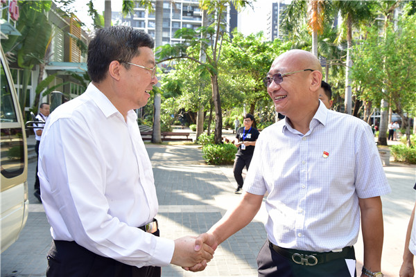 团】海南省政协主席毛万春到三亚卓达·东方巴