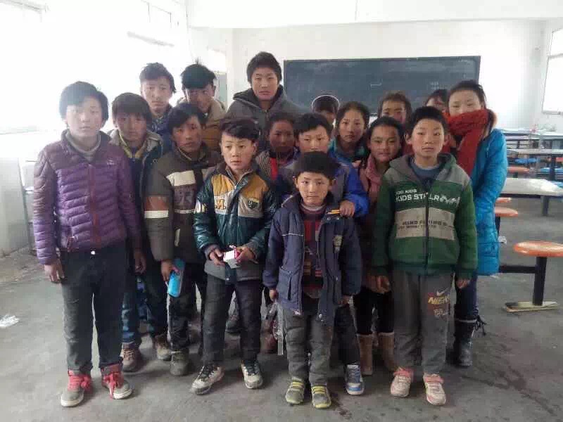 人人都是艺术家 走进玉树 教室现场-2