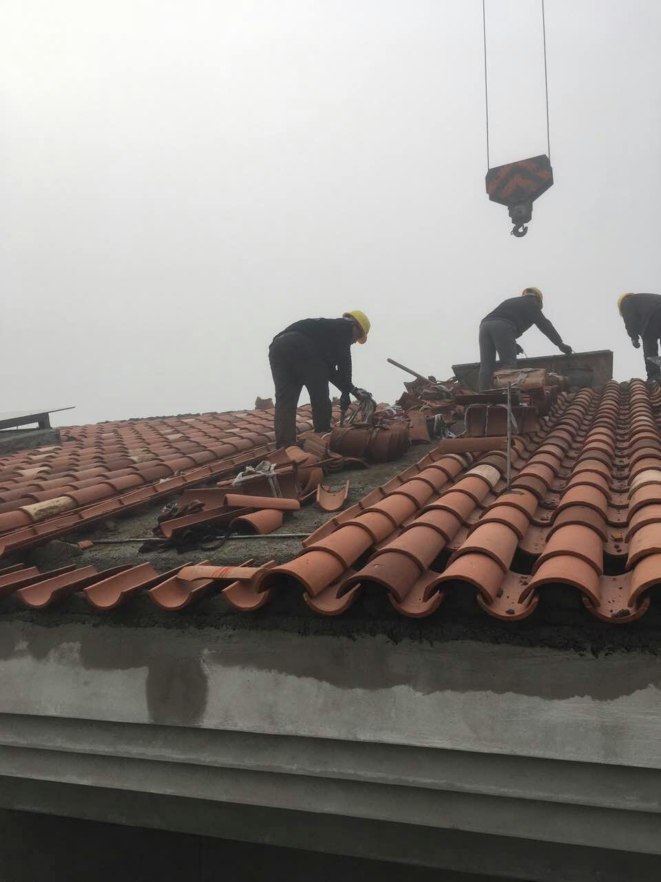 西班牙瓦施工现场图